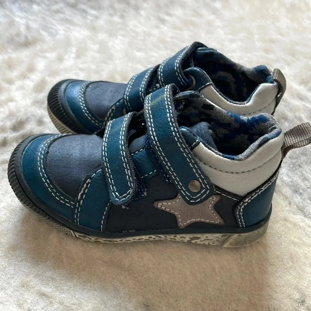Kids Sneakers - Picture 1 of 6